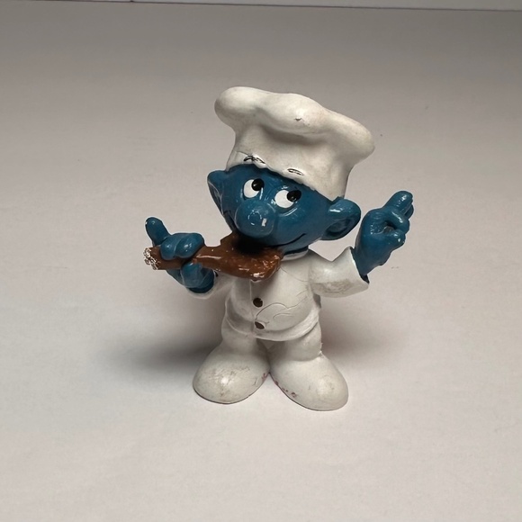 Vintage Baking Smurf Figurine Licking Spoon 1981 Schleich Peyo Portugal - Picture 1 of 9